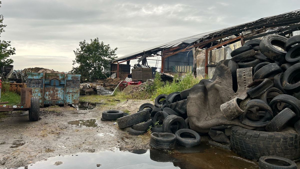 Kinderen op schoolkamp schrikken van brand bij kampeerboerderij in Oudemirdum, vuur mogelijk ontstaa