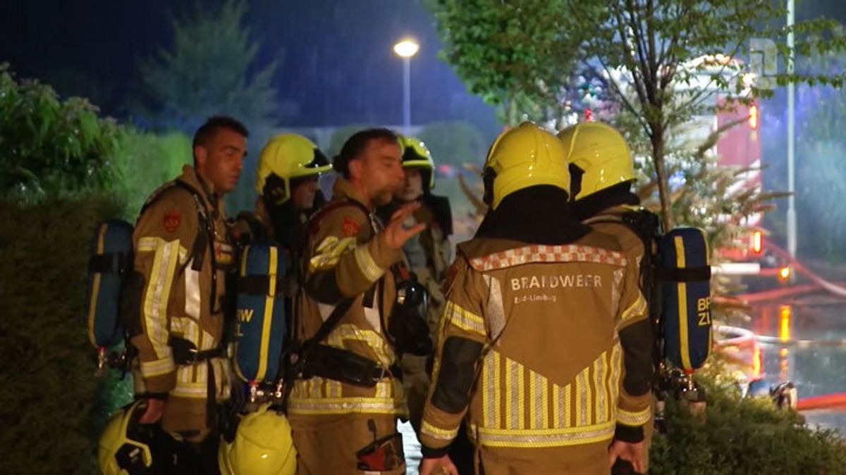 Explosie in garage bij woningbrand in Cadier en Keer: elektrische auto's in brand