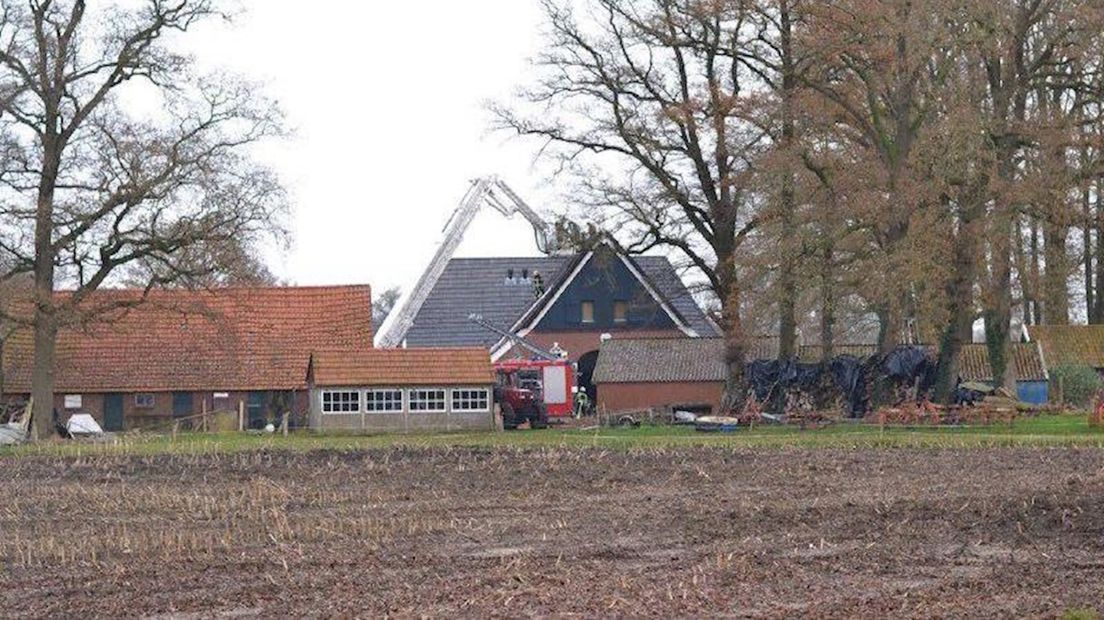 Brandweer controleert dak kampeerboerderij