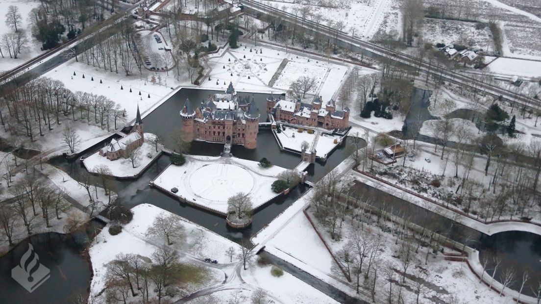 Kasteel De Haar, foto vanuit de politiehelikopter.