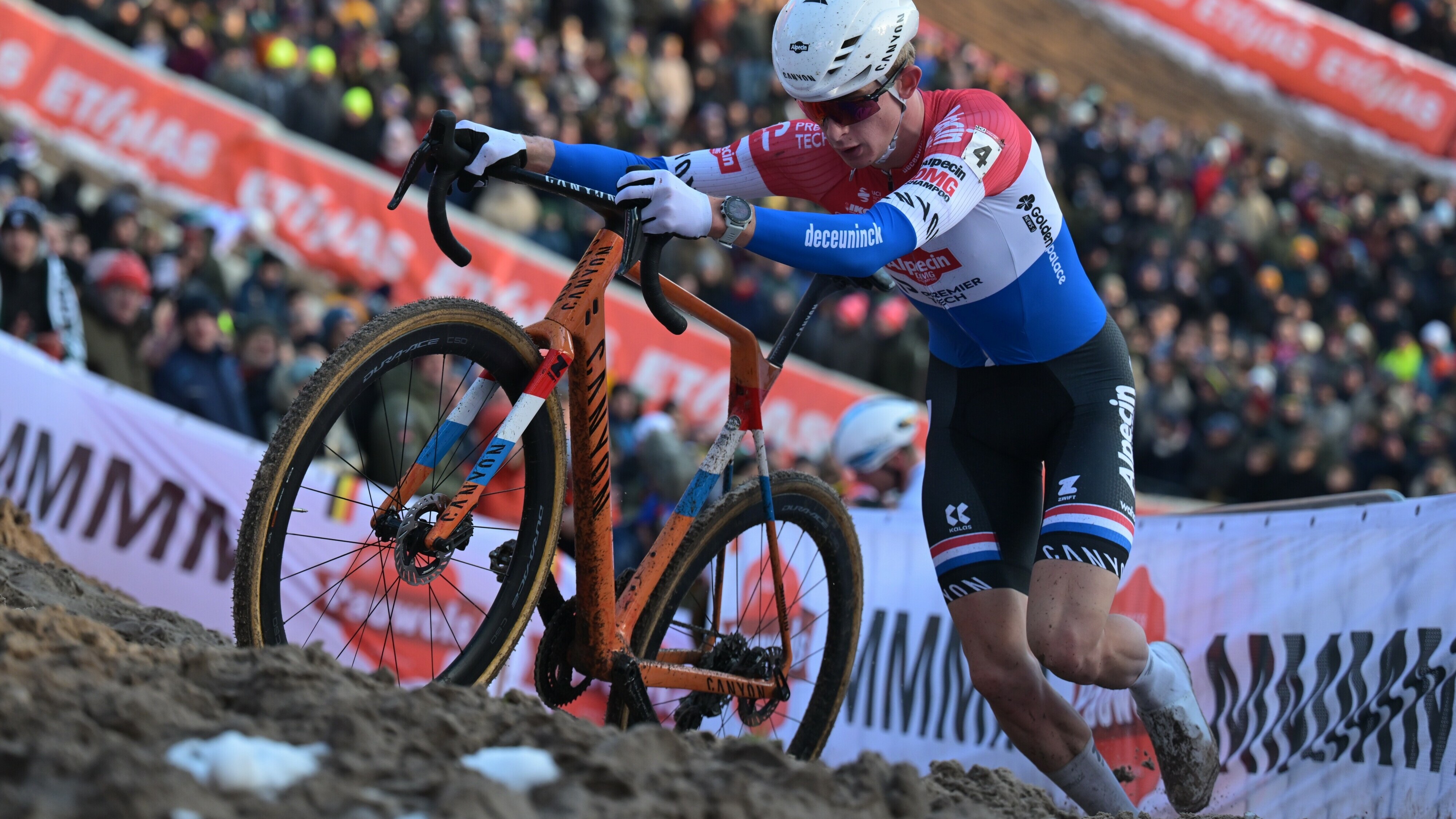 Tibor Del Grosso rijdt ondanks venijnige val opnieuw naar podium bij wereldbeker