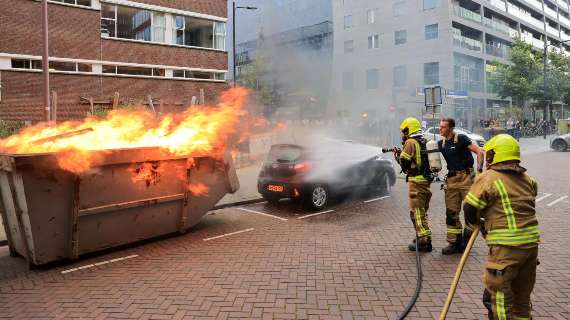 Containerbrand geblust | Zwaargewonde na ongeval met vrachtwagen.