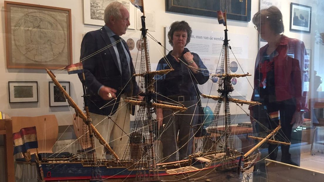 De ambassadeur van Nieuw-Zeeland in het Abel Tasman Museum