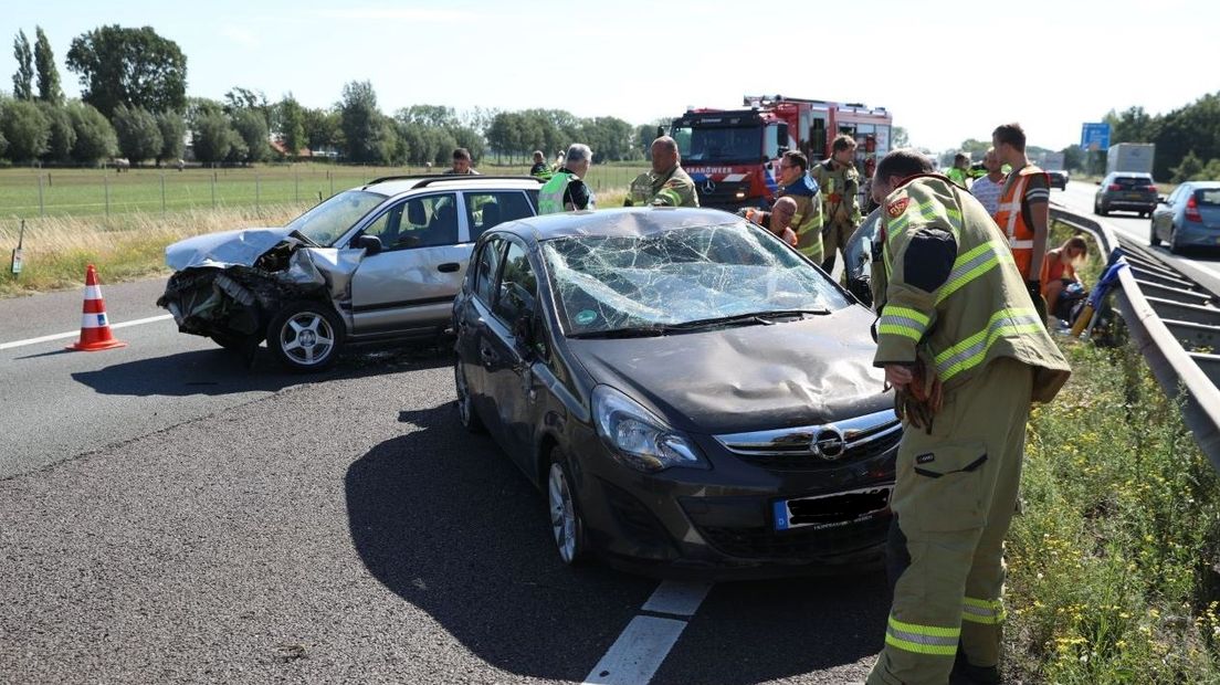 Ongeluk met drie auto's op A12 bij Zevenaar.