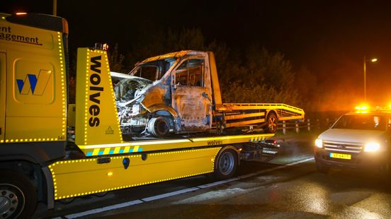 Auto kantelt • sleepwagen uitgebrand