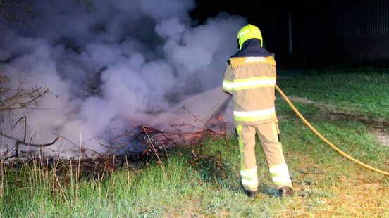 Voorbijgangers ontdekken brand op terrein oude steenfabriek