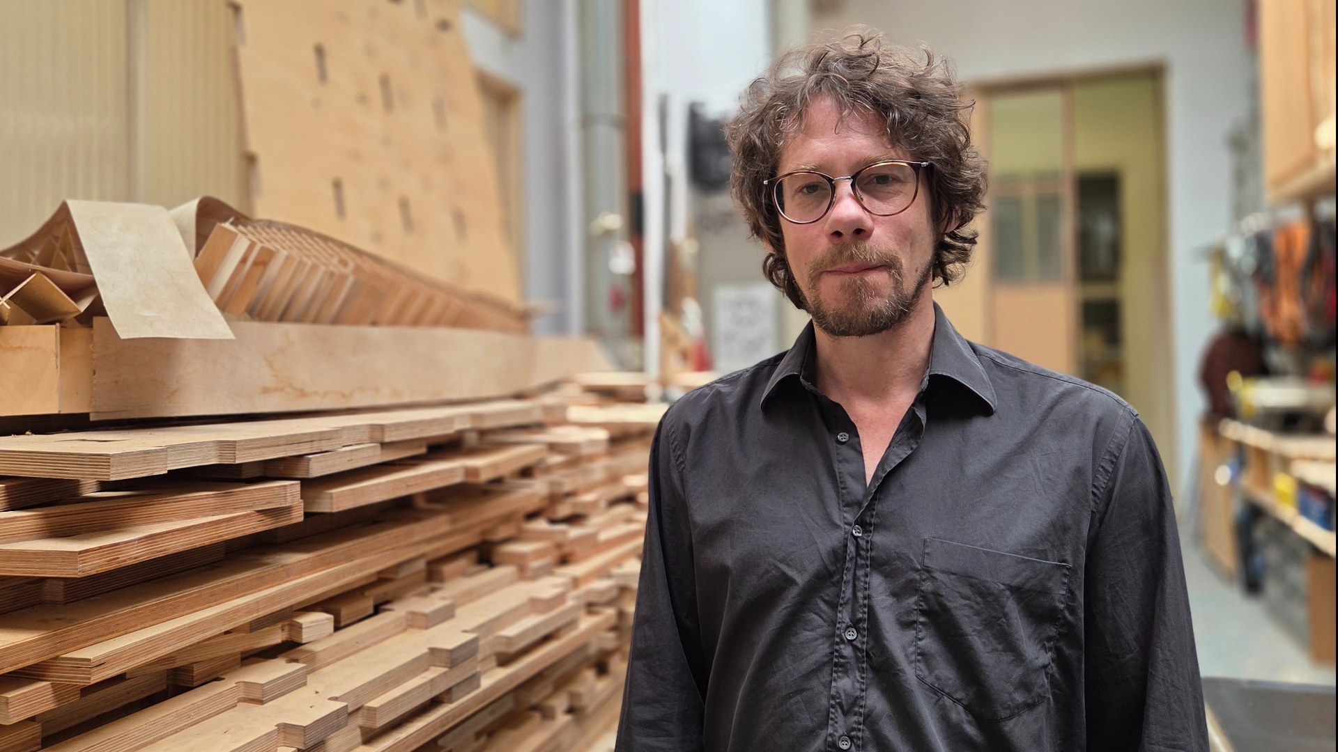 Jasper Niens in zijn werkplaats in Charlois