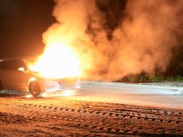 Autobrand aan de Alteveer in Hoogeveen