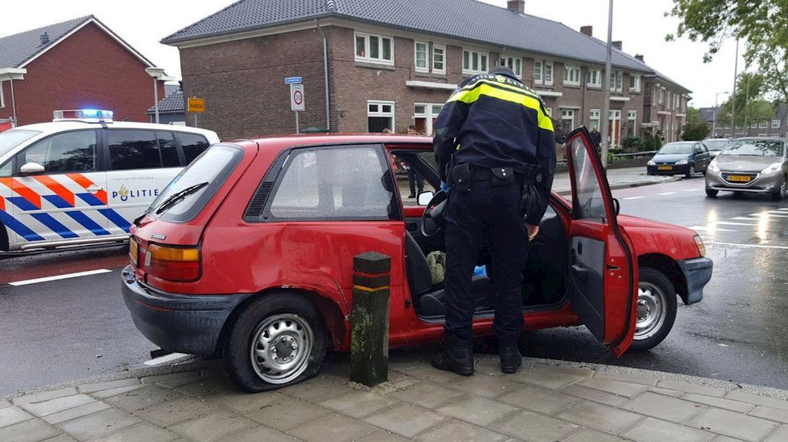 Vrouw met spoed naar het ziekenhuis na aanrijding