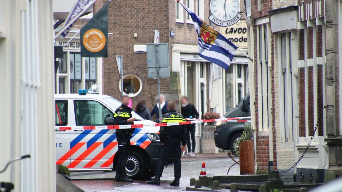 Straat afgezet voor onderzoek naar overleden man