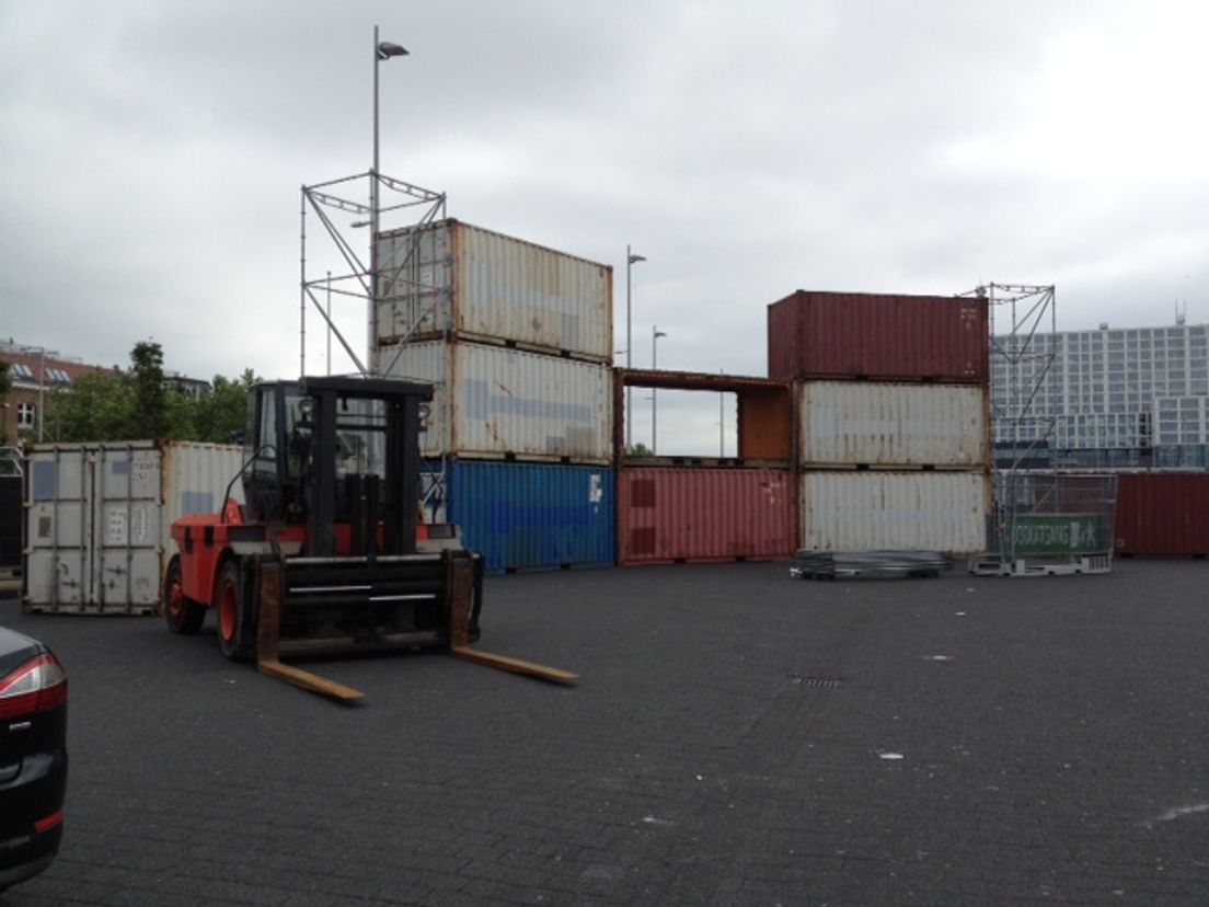 Containerfest wordt opgebouwd in de Schiehaven in Rotterdam