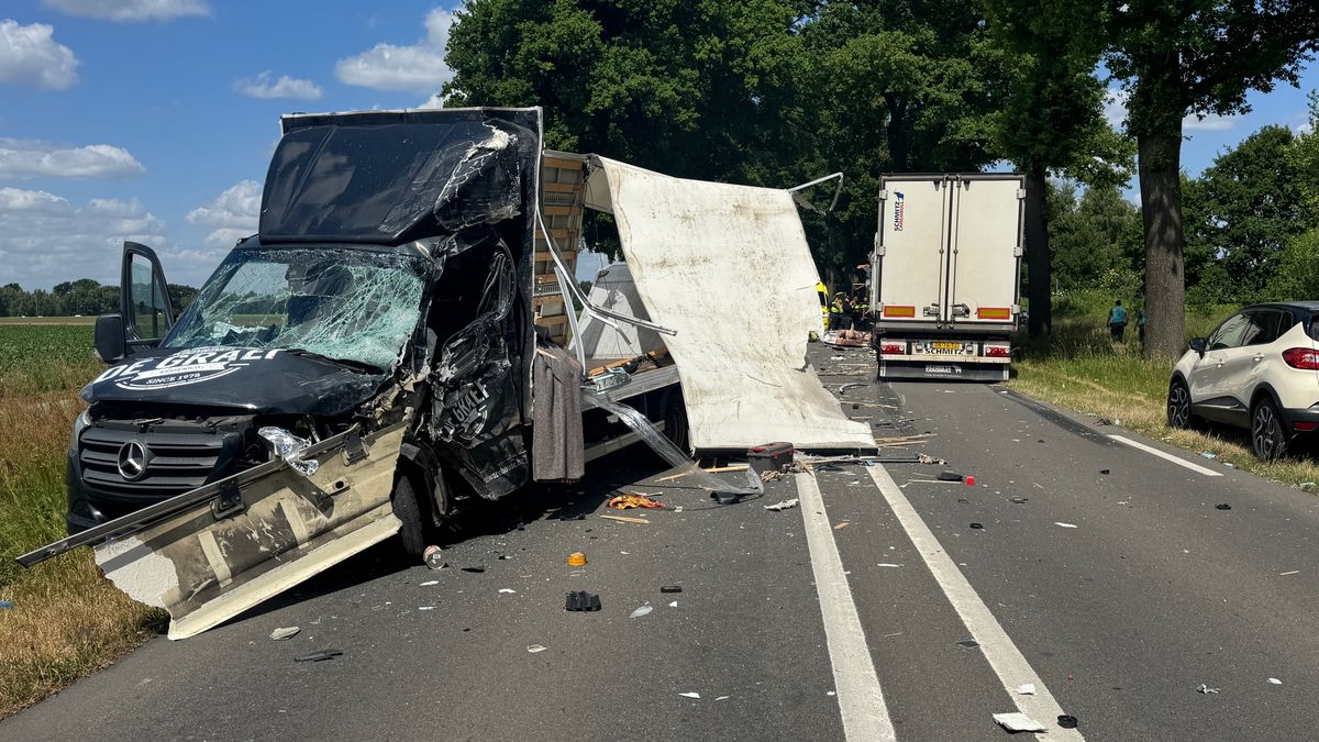 Bus en vrachtwagen botsen bij Ittervoort: Napoleonsweg deels afgesloten