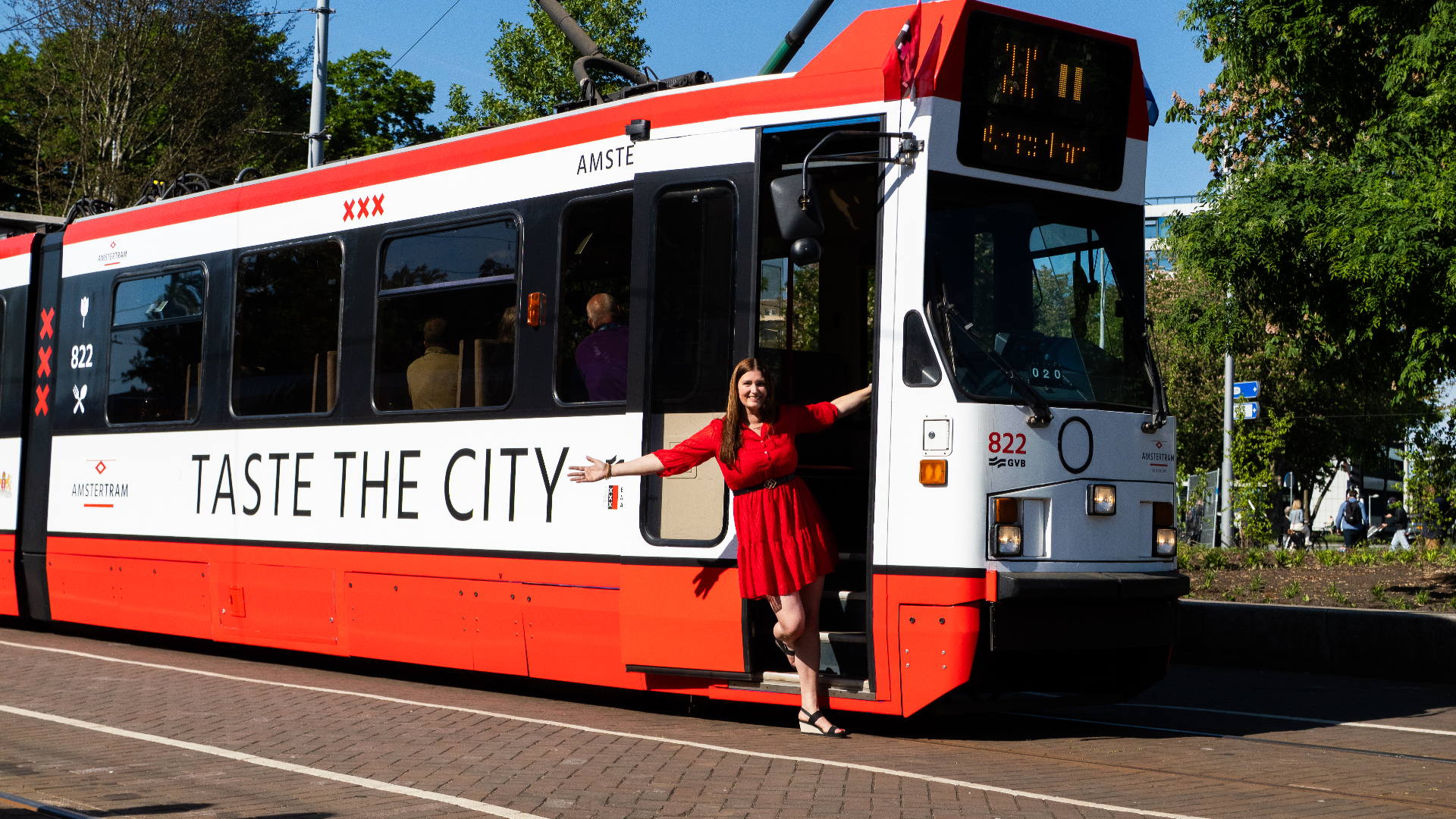 Suzanne Knegt bij de AmsterTram.