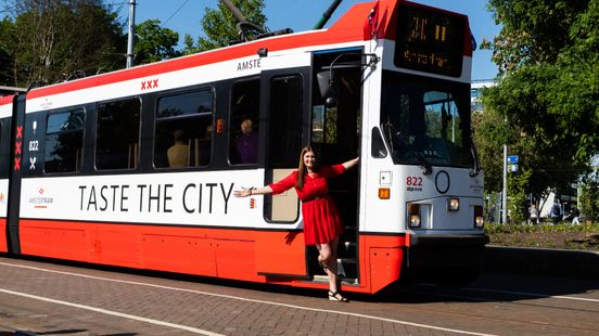 Suzanne voegt vleugje Rotterdam toe aan haar AmsterTram: 'We hebben een menu met krootjes'