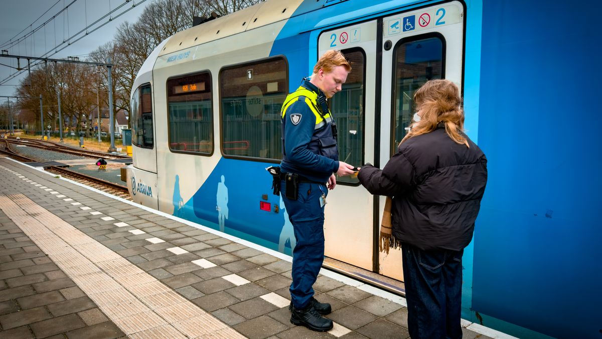 Duizenden boetes voor zwartrijders tussen Emmen en Zwolle blijven ongeldig