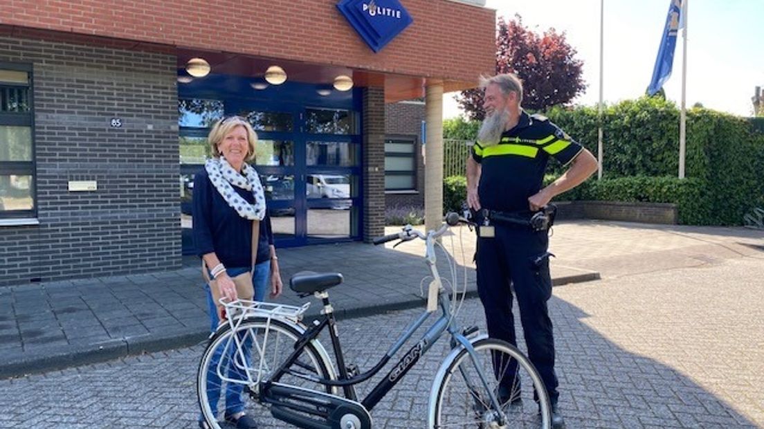 De vrouw mocht haar fiets ophalen op het bureau in Zaltbommel.