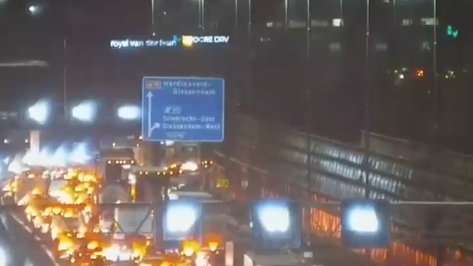 Ongeluk met zeven autos, snelweg weer helemaal open.