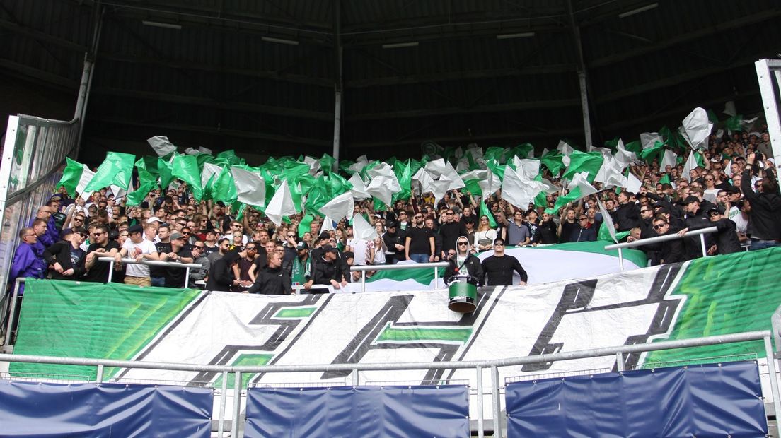 FC Groningen-supporters bij Heerenveen in 2018