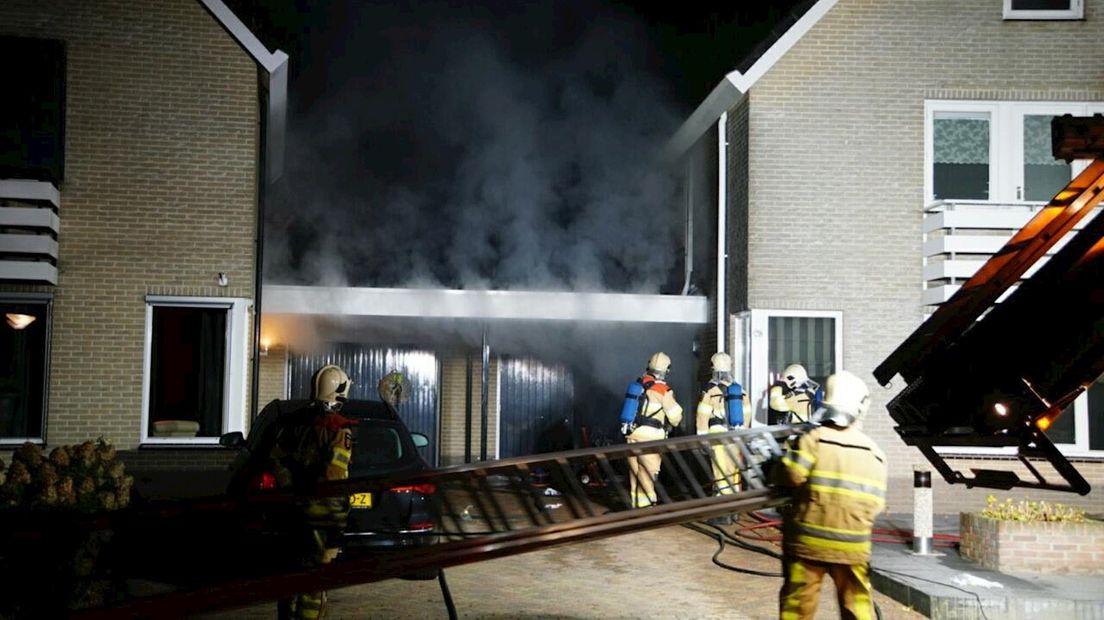 Woningen ontruimd na keukenbrand in Genemuiden