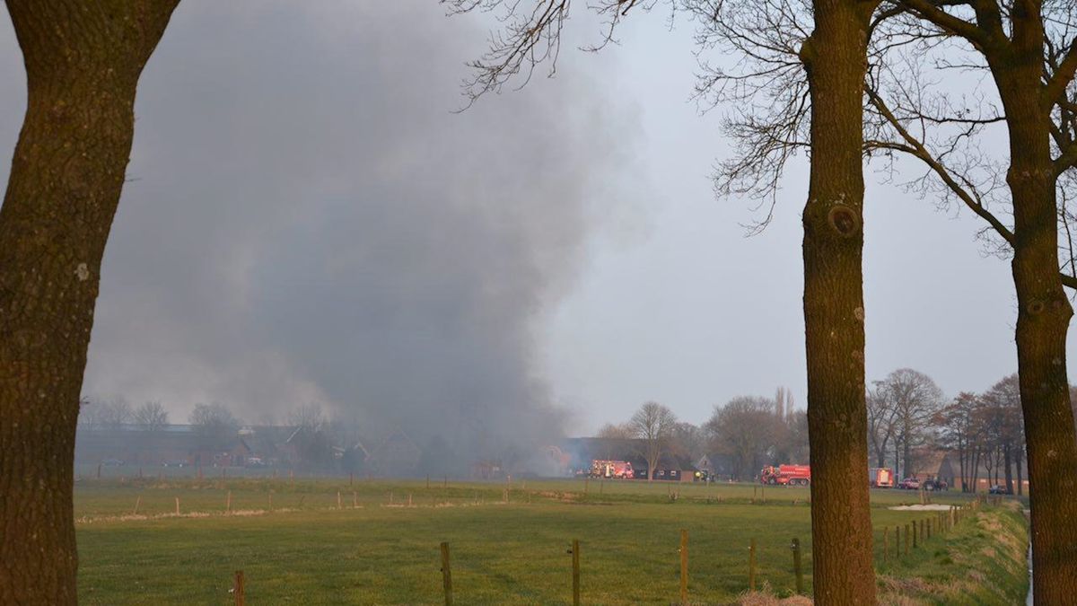 Brand in schuur bij boerderij in Anevelde
