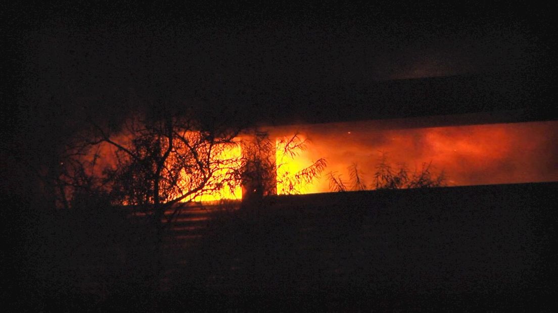 Zeer grote brand bij recyclingbedrijf Balkbrug