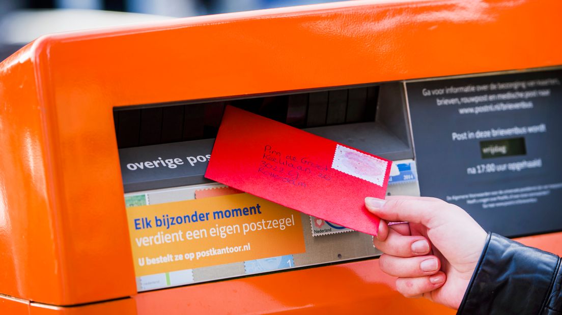 Een brievenbus van PostNL (Rechten: ANP / Remko de Waal)