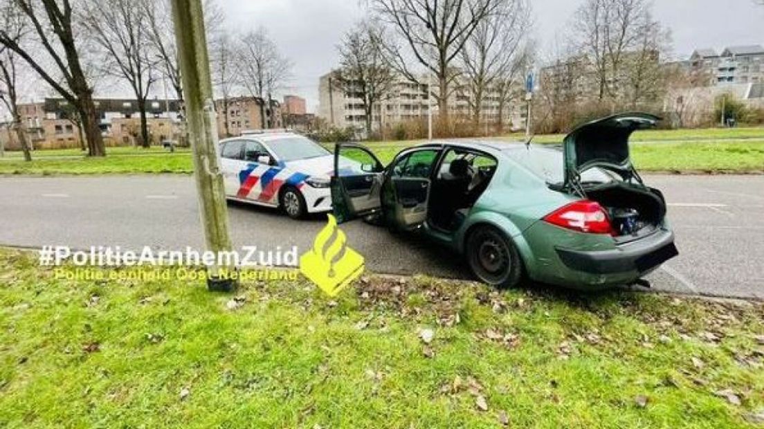 Politie rijdt katalysatordieven van de weg bij achtervolging