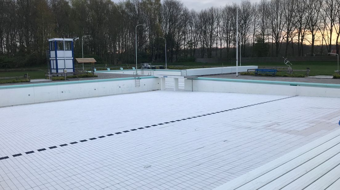 Het zwembad gaat volgende maand open (Rechten: Aaldert Oosterhuis / RTV Drenthe)