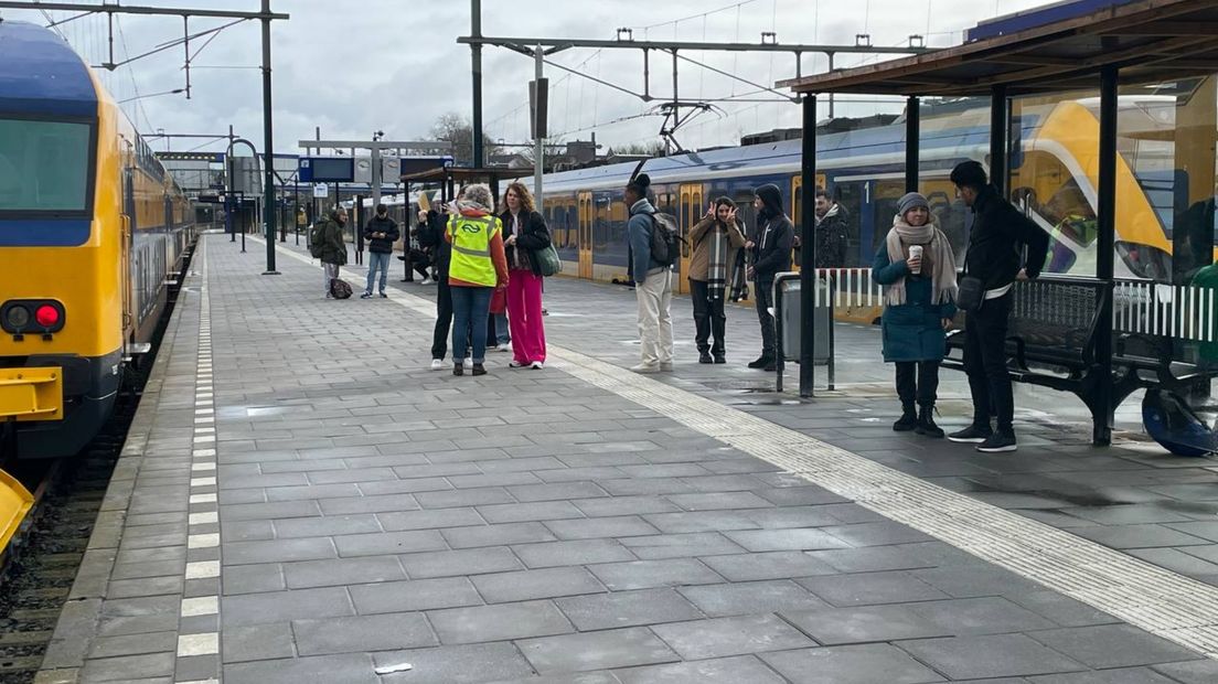 Gestrande reizigers op het Hoofdstation in Groningen