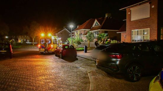 Man na half uur uit water gered door omstanders in Tolkamer