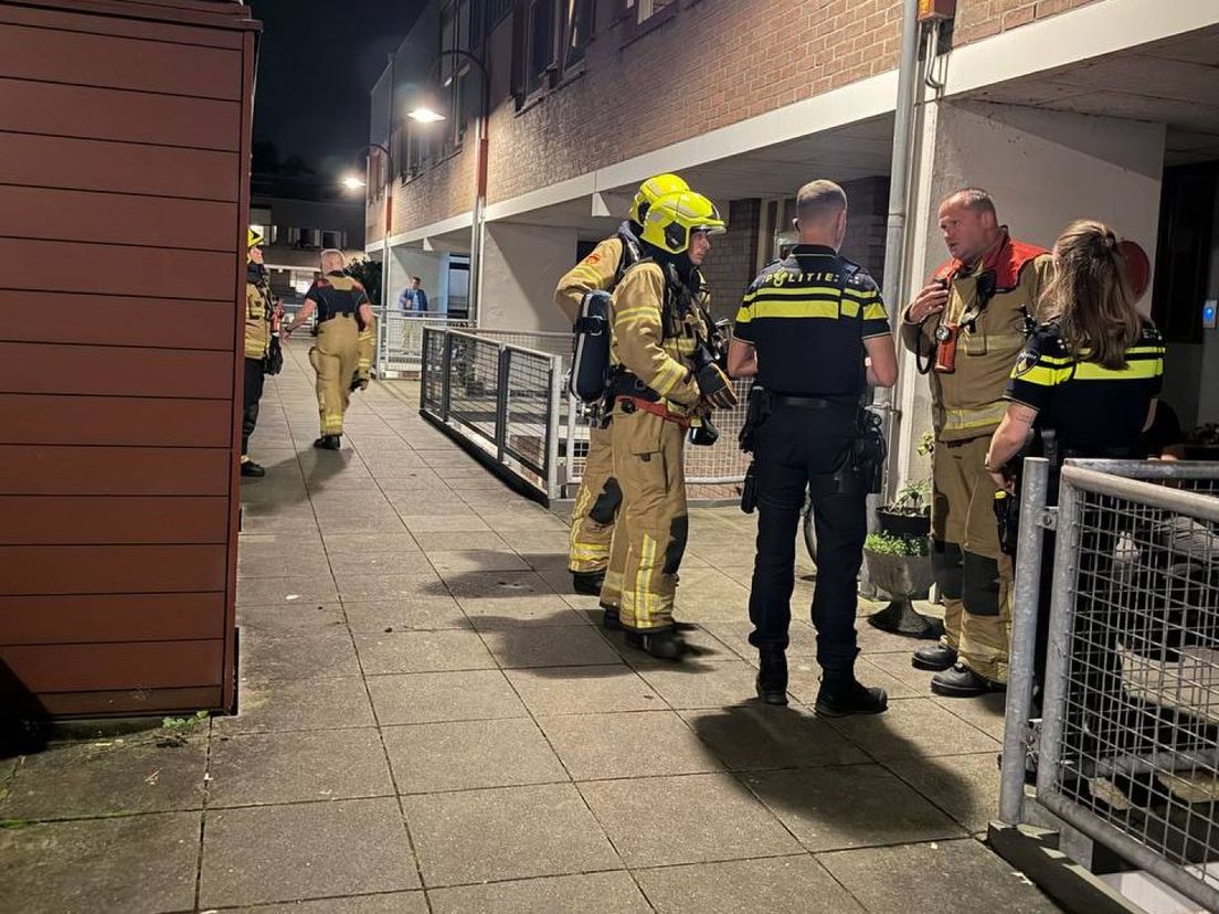 Bewoner slaapt door rook heen.