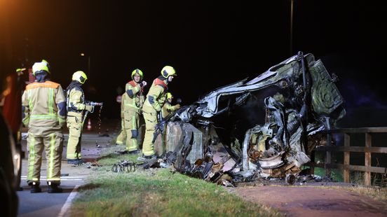Auto volledig uitgebrand bij ernstig ongeluk