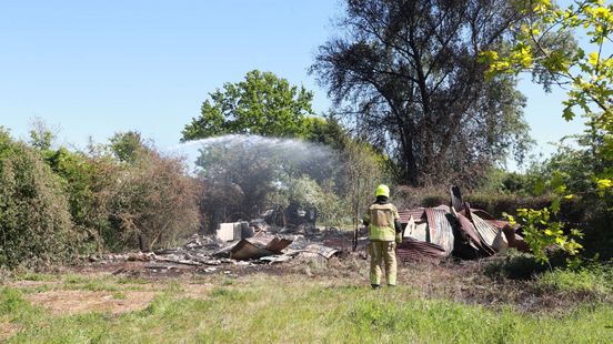 Opnieuw brand in puinresten uitgebrande loods