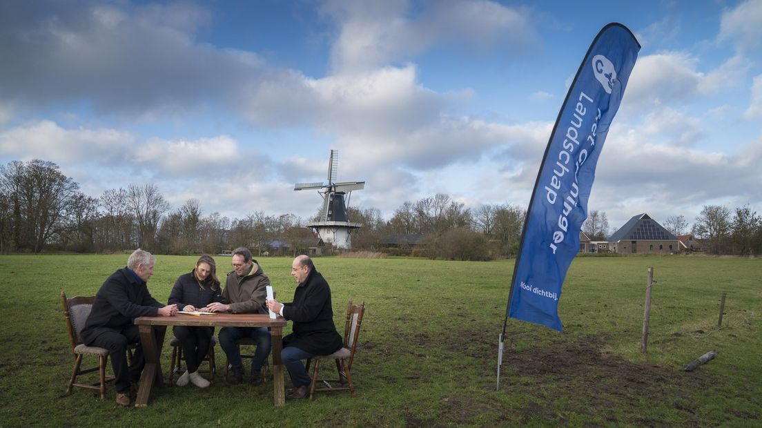 De ondertekening op de wierde