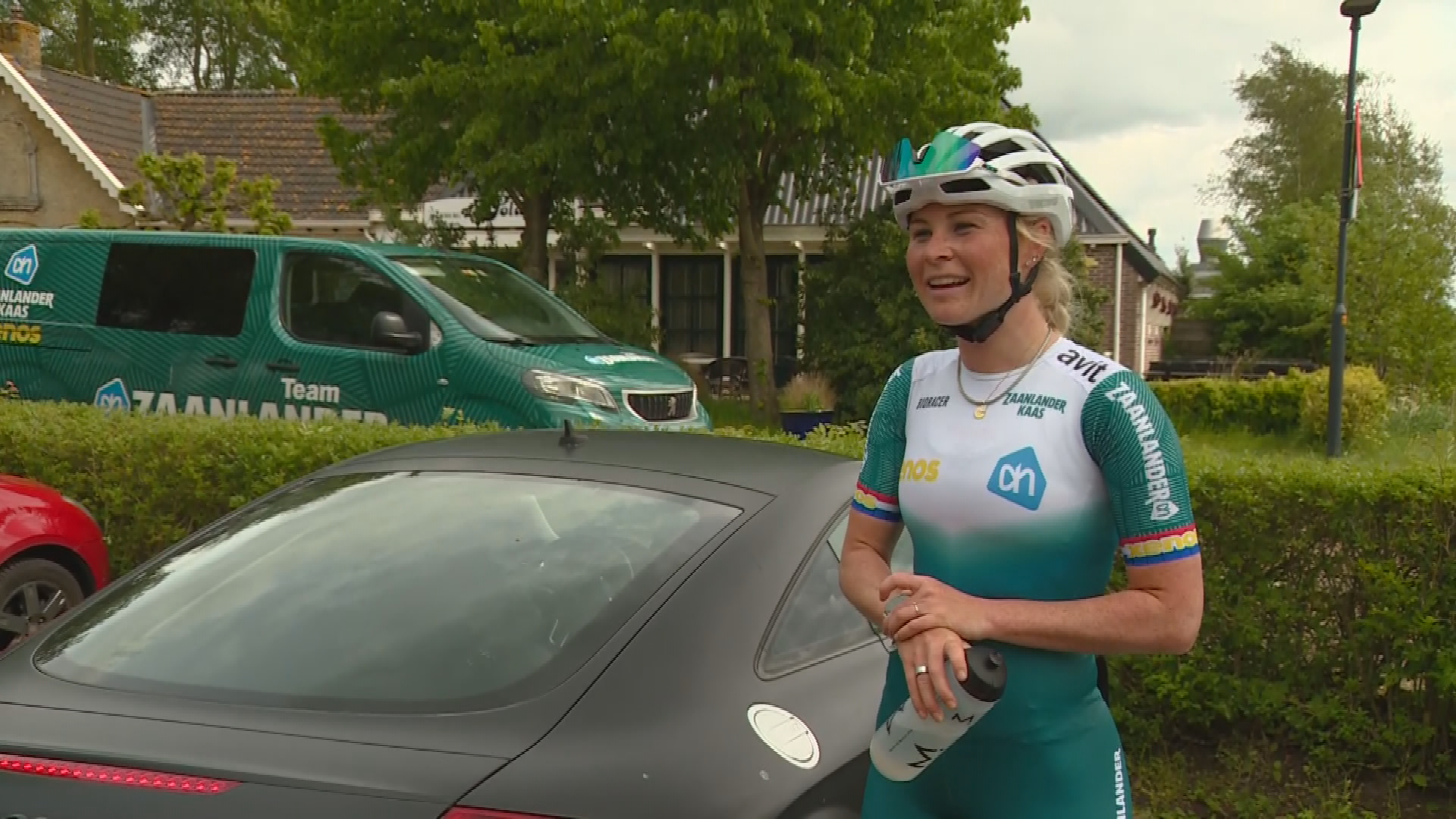 Marijke Groenewoud nei in training op skeelers by De Feanhoop