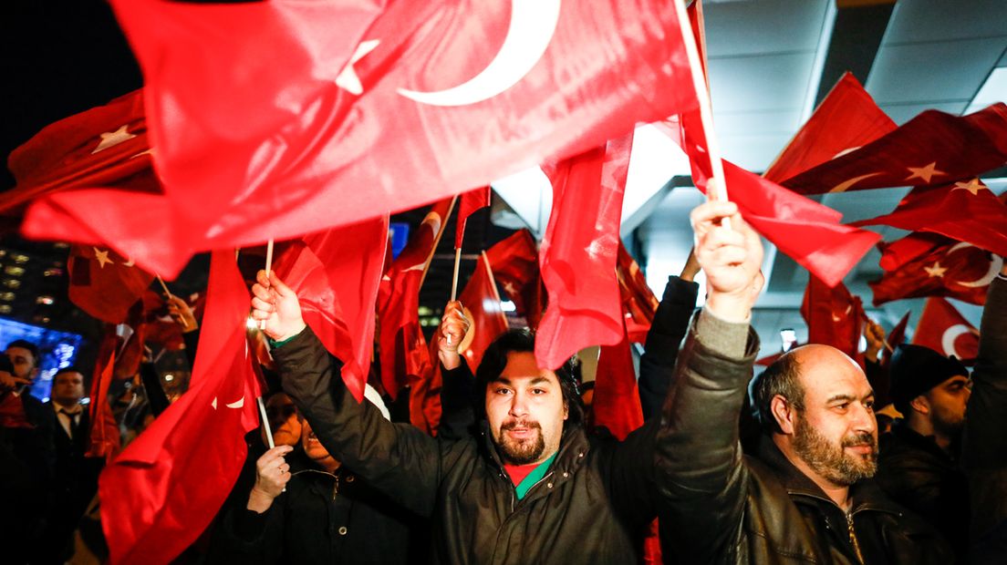 Turkse Nederlanders demonstreren 