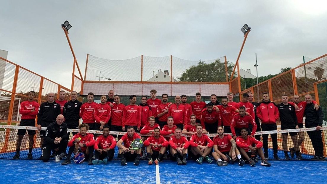 FC Emmen sloot het trainingskamp in Spanje af met een toernooitje paddle (Rechten: FC Emmen)