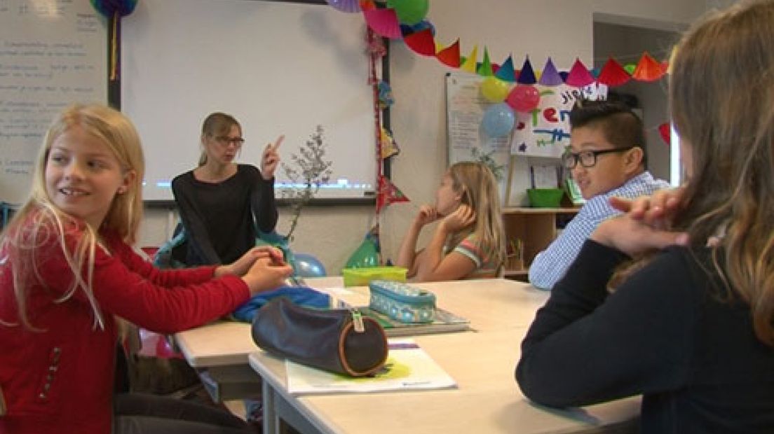De leerlingen van Montessori Nijmegen hebben maandag Femke Cools in het zonnetje gezet.