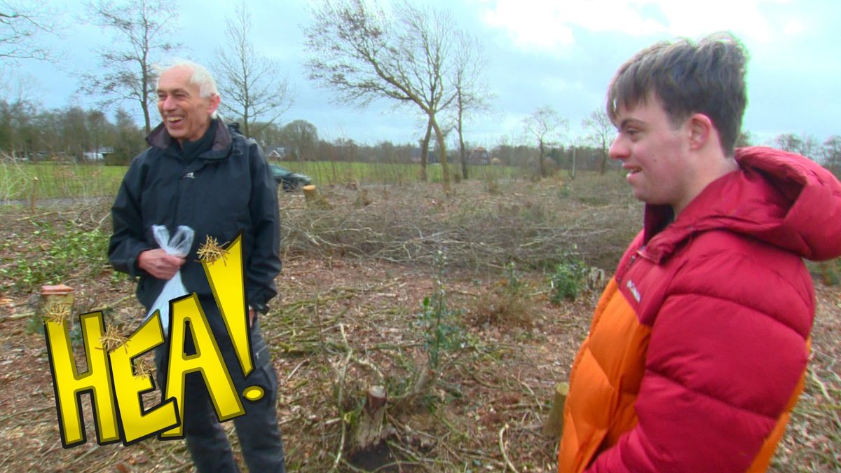HEA! Vader en zoon aan de wandel