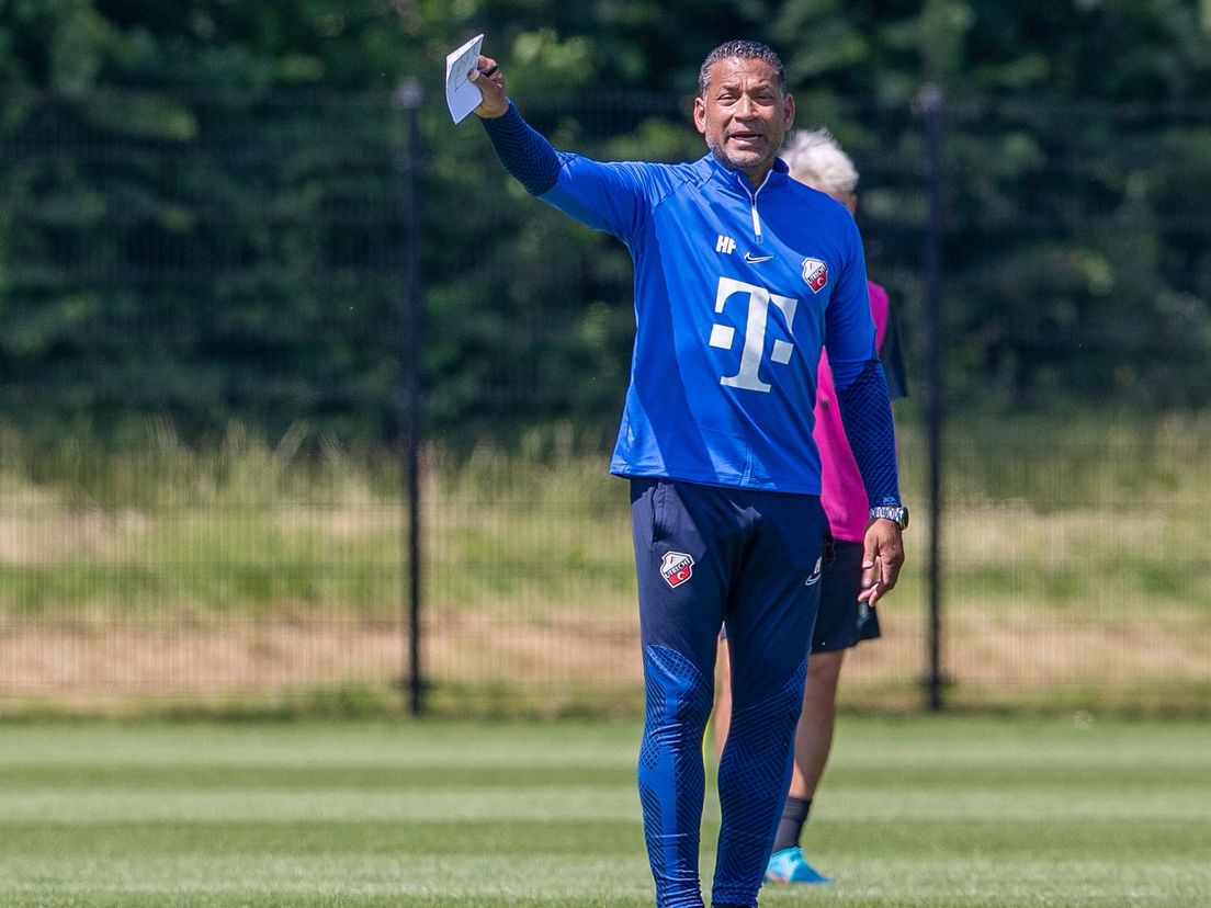 Henk Fraser coachte zijn eerste training bij FC Utrecht