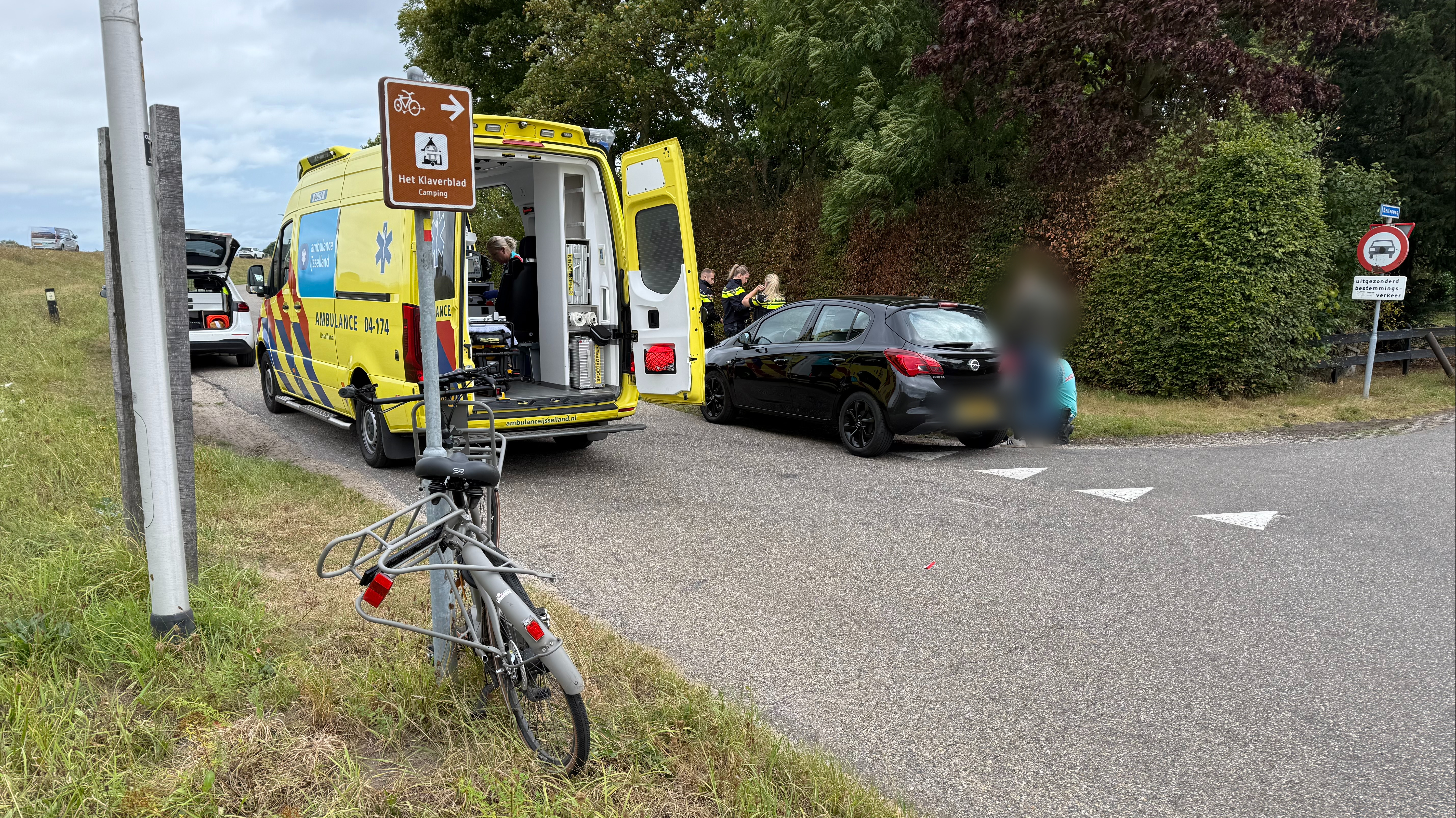 Persoon gewond na ongeval met crossmotor in Olst.