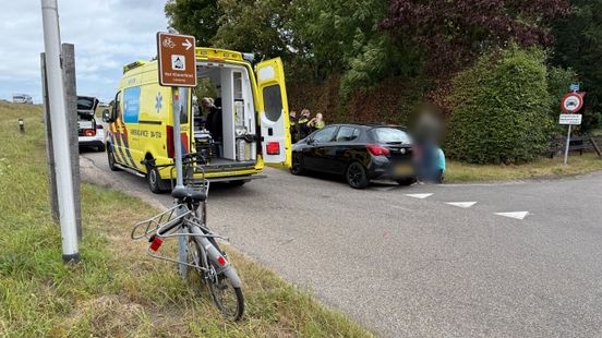 Persoon gewond na ongeval met crossmotor in Olst. Persoon gewond na ongeval met crossmotor in Olst.