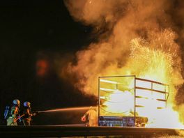 Aanhanger brandt uit op snelweg bij Beilen