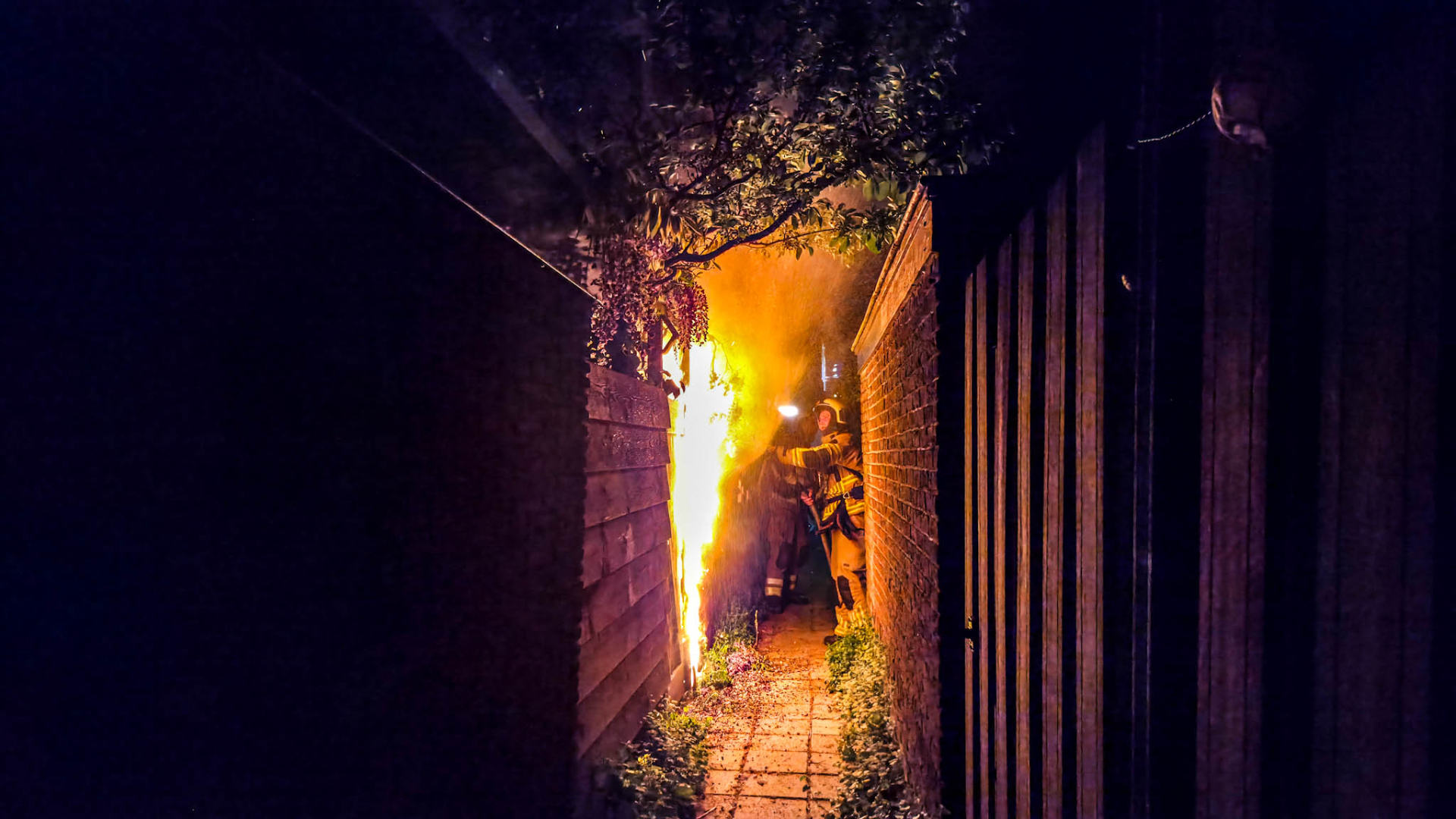 Schutting in brand in Amersfoort