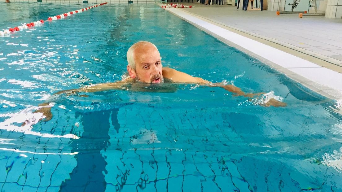 Één van de vele zwemtrainingen van Henk van der Sar