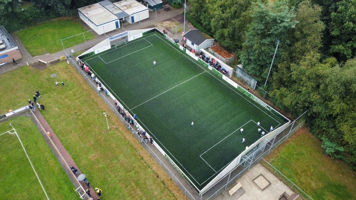 Primeur voor EHS'85 in Emmen: biologisch afbreekbaar kunstgrasveld geopend