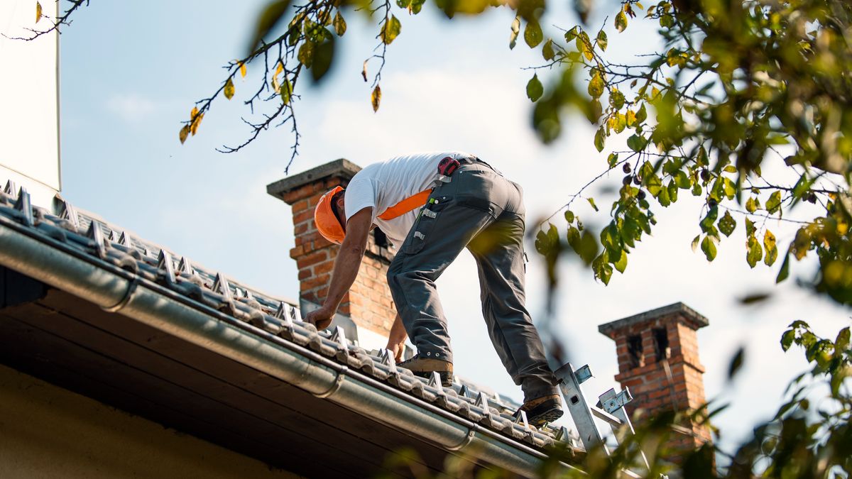 Dakdekker uit Swalmen liet klanten vooruitbetalen, maar deed nauwelijks iets