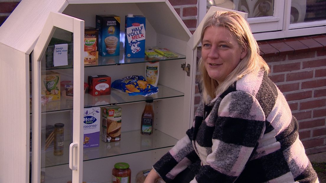 Joan Verbeem heeft een Little Free Pantry voor haar huis in Middelburg
