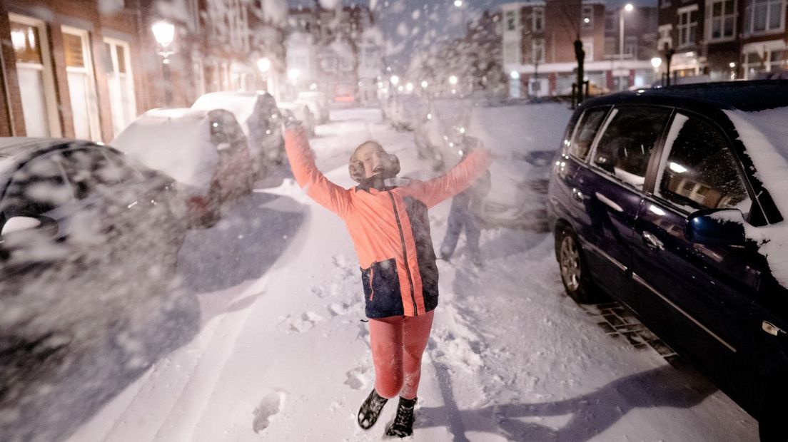 Spelen in de sneeuw in Den Haag