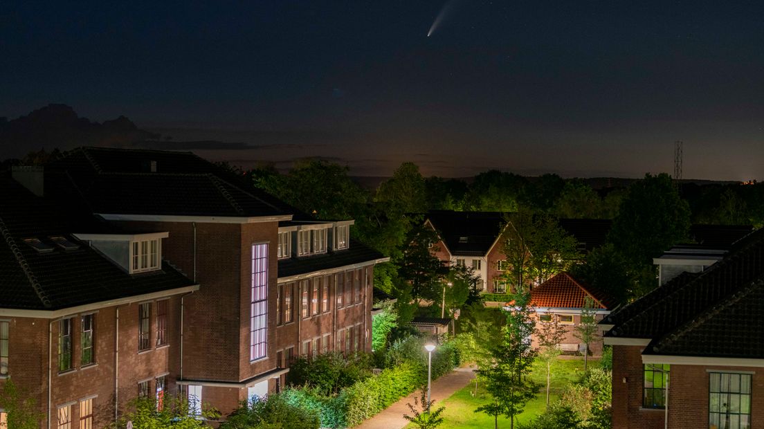 Neowise boven Saksen Weimar in Arnhem.